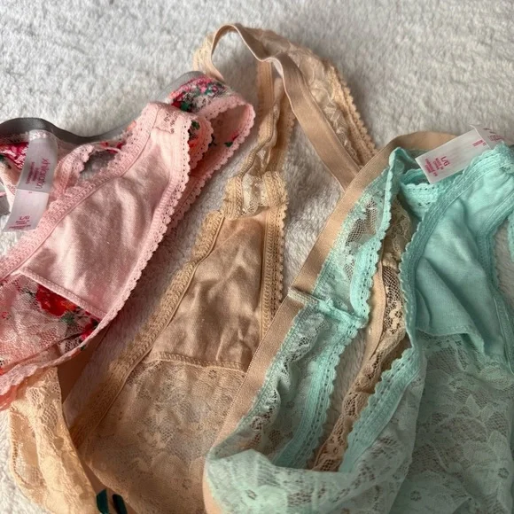 Lace Trim Thong Set (NWOT) - Picture 8 of 8